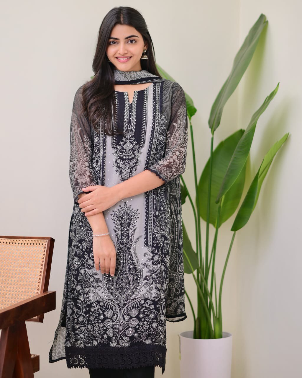 Women’s Black Printed Straight Kurti With Dupatta & Pant Set