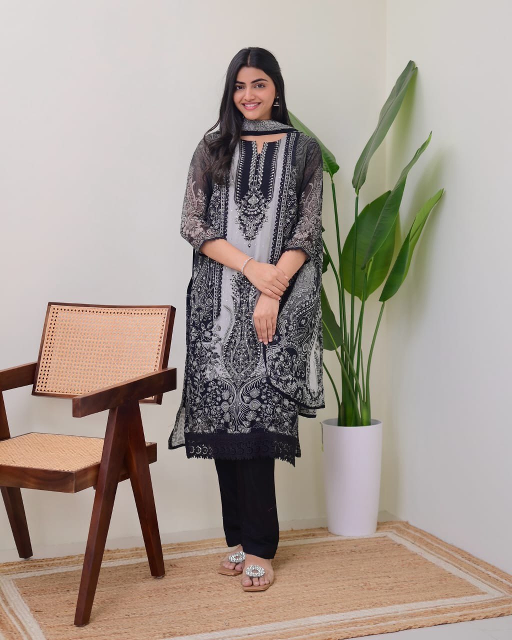 Women’s Black Printed Straight Kurti With Dupatta & Pant Set